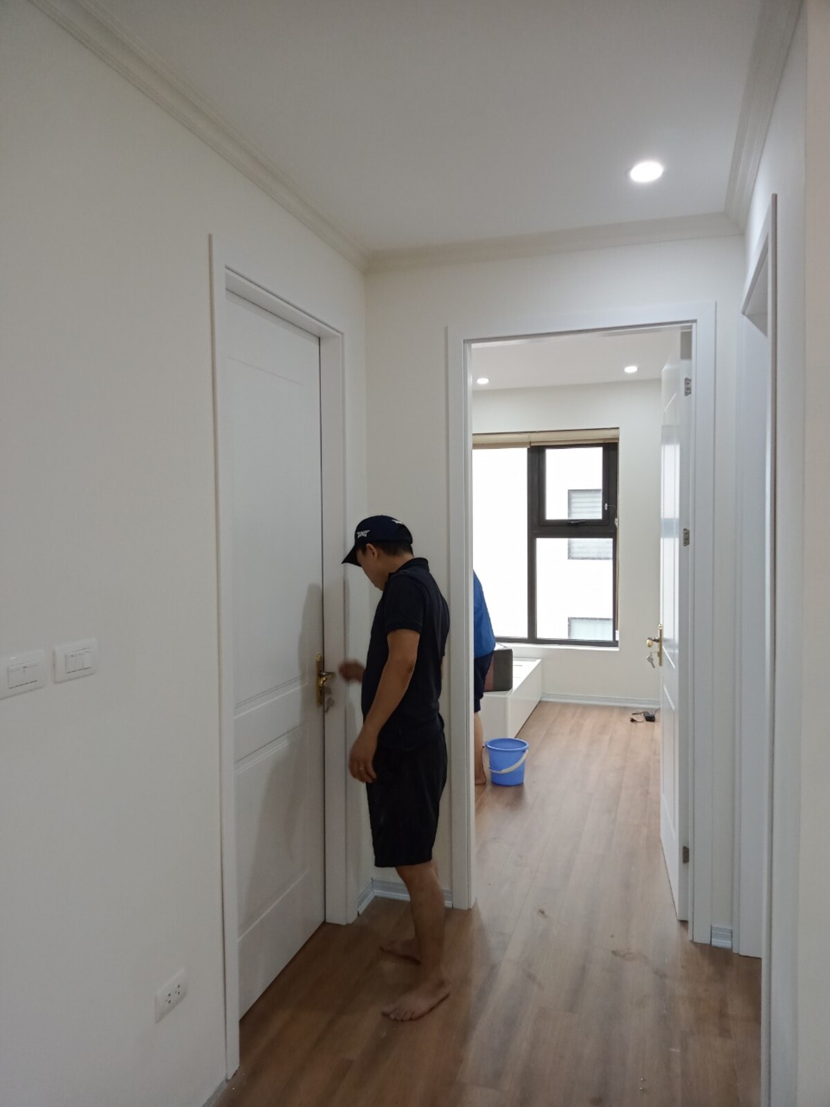 Về tính thi công, lắp đặt dễ dàng cho cửa composite